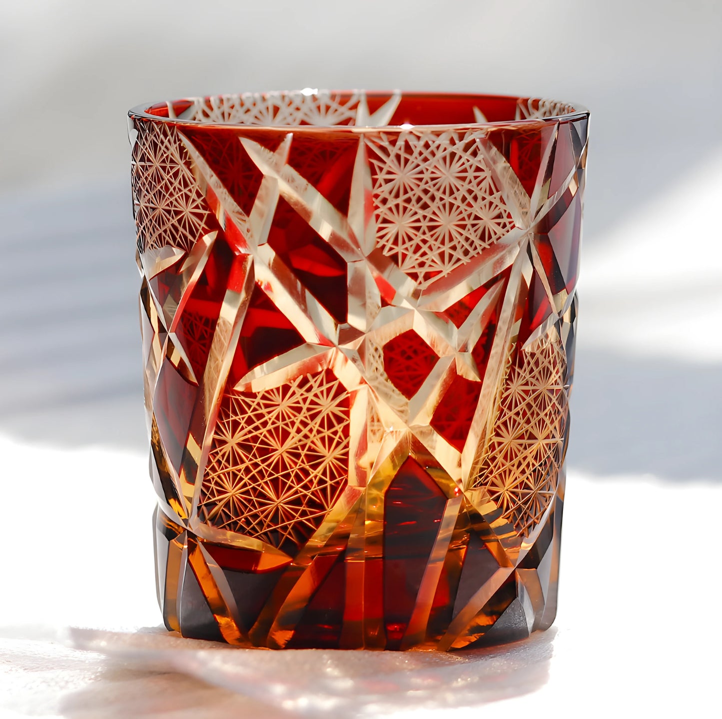 Edo Kiriko Handgeblasenes Glas mit geometrischem Muster