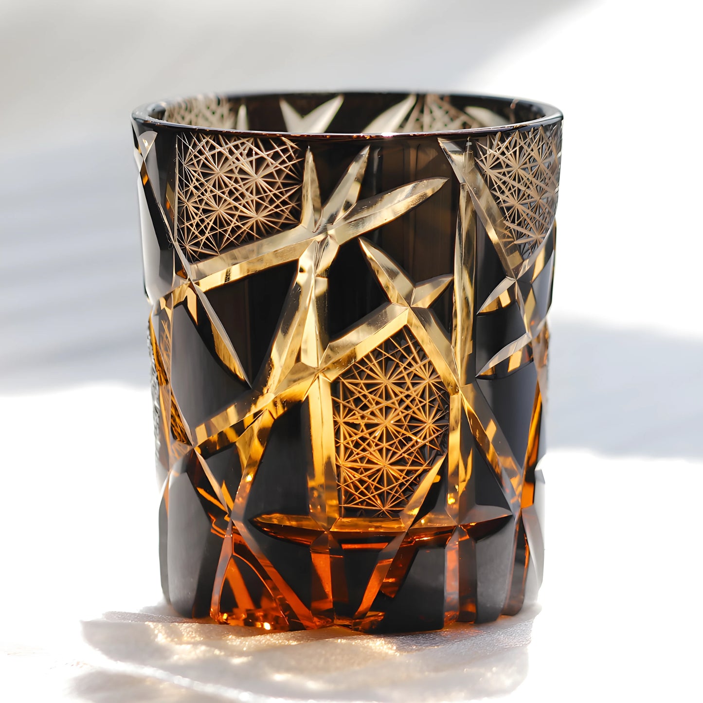 Edo Kiriko Handgeblasenes Glas mit geometrischem Muster