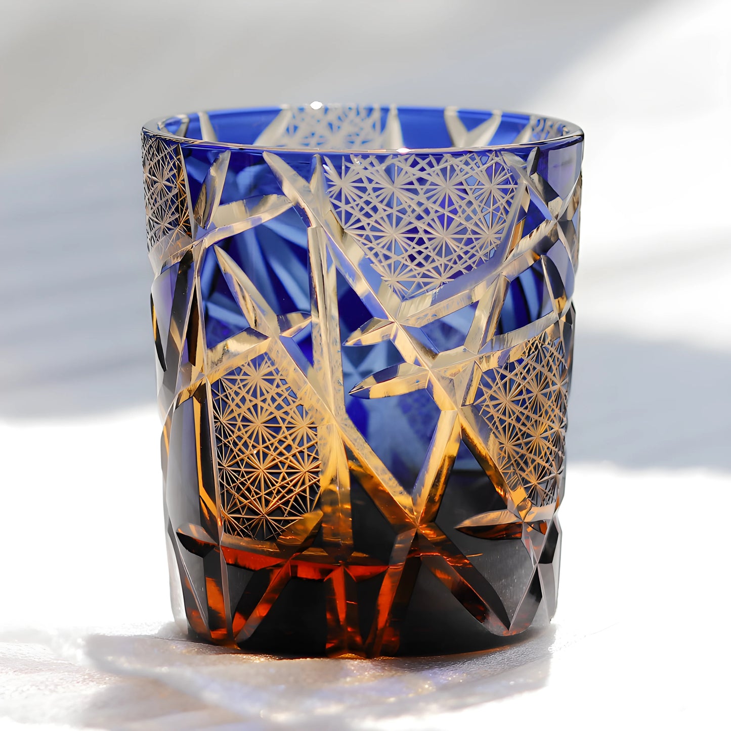 Edo Kiriko Handgeblasenes Glas mit geometrischem Muster