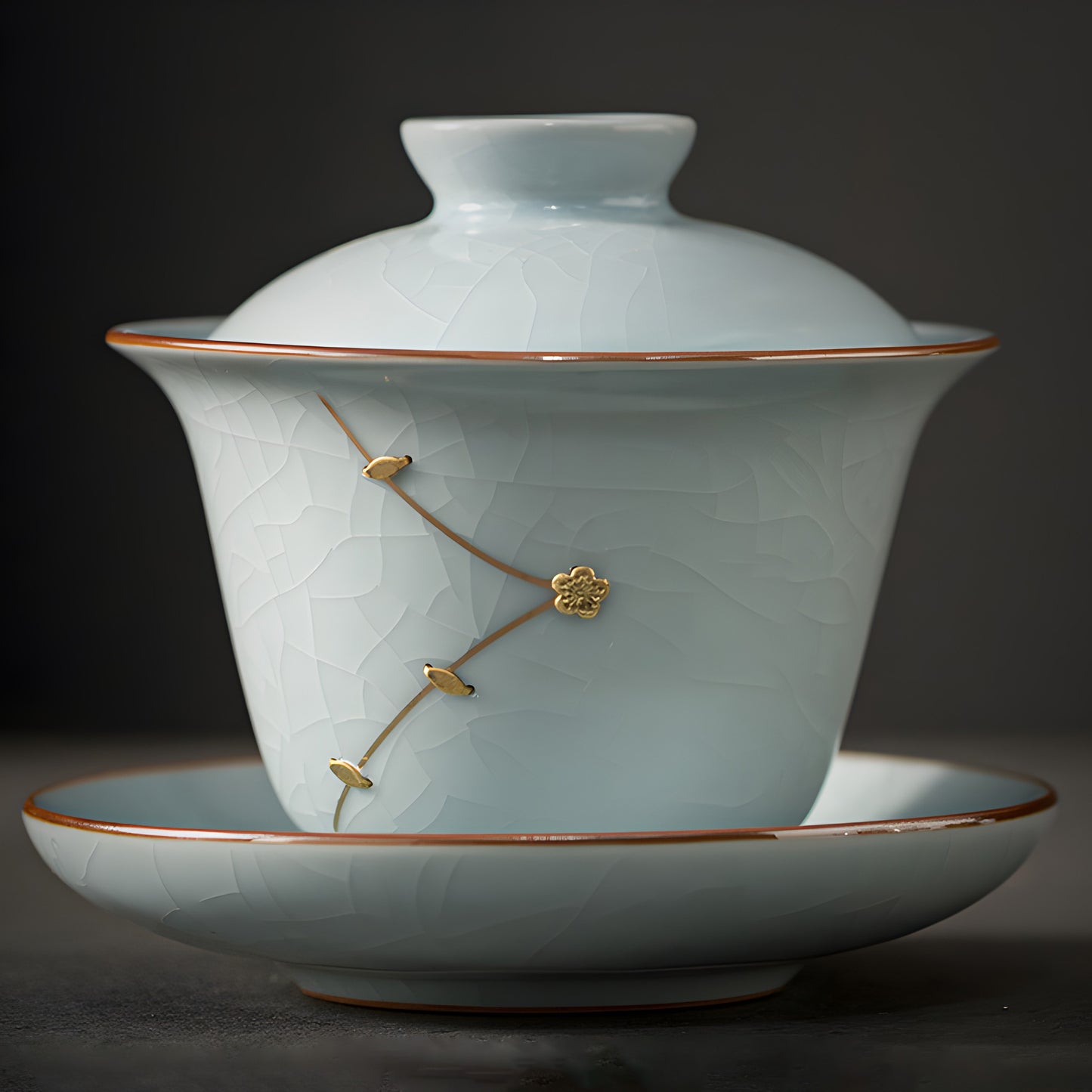 Auric Stitch Elegante Keramik-Gaiwan mit goldenen Blumenakzenten