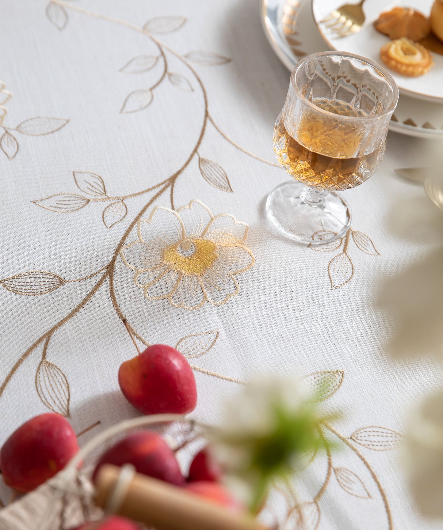 Goldene Gänseblümchen-Tischdecke aus besticktem Baumwoll-Leinen